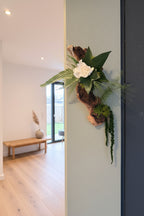 Décoration murale en bois de Mopani – Gardénia blanc stabilisé | Fait main en France