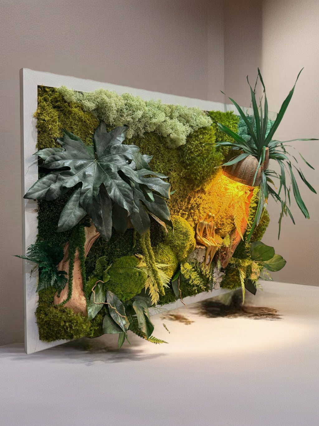 Cadre végétal stabilisé lumineux 75x55 | Pièce unique | « L'Étreinte Tropicale » – Décoration nature luxe