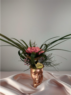 Gardénia rose stabilisé – Composition florale artisanale dans vase visage rose gold