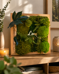 Décoration murale en végétaux stabilisés- texte LOVE en acrylique- cadre haut de gamme