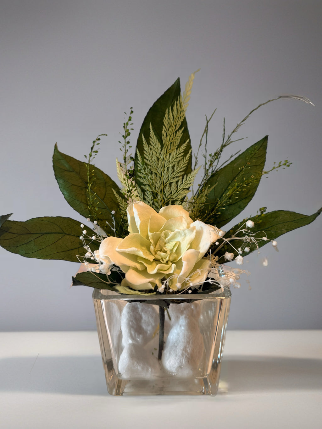 Centre de table gardénia stabilisé – Décoration zen sans entretien