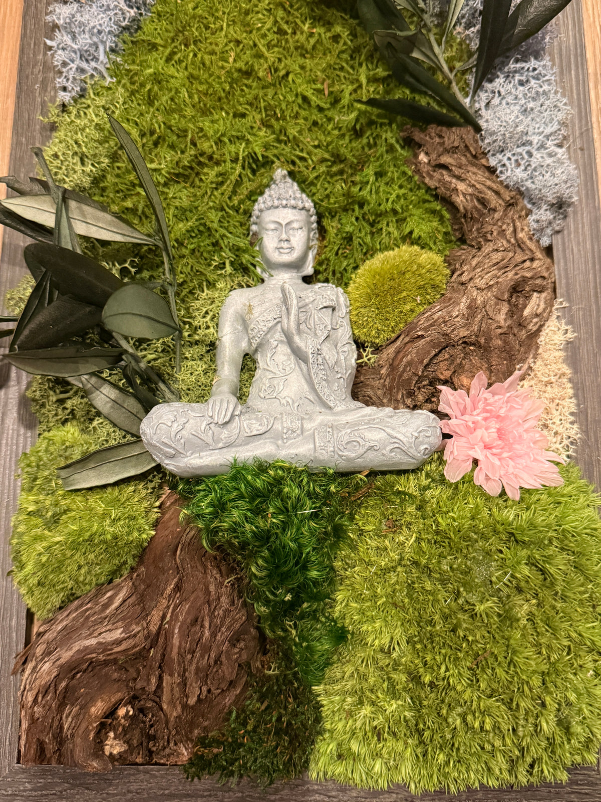Tableau végétal stabilisé avec Bouddha – L’Éveil du Sakura | 40 × 25 cm