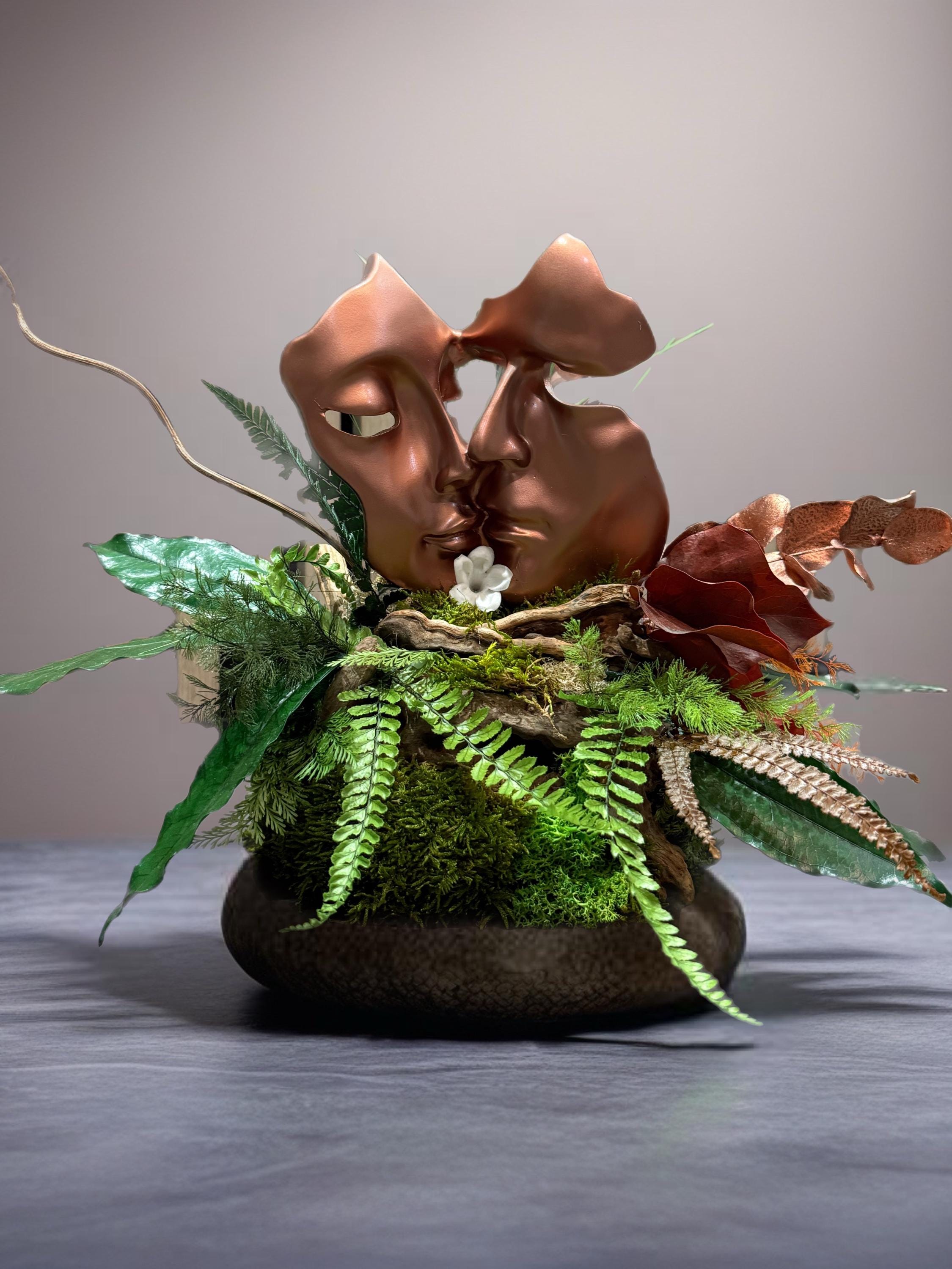 Sculpture Couple Romantique & Mousse Préservée — Cadeau Unique Rose Gold