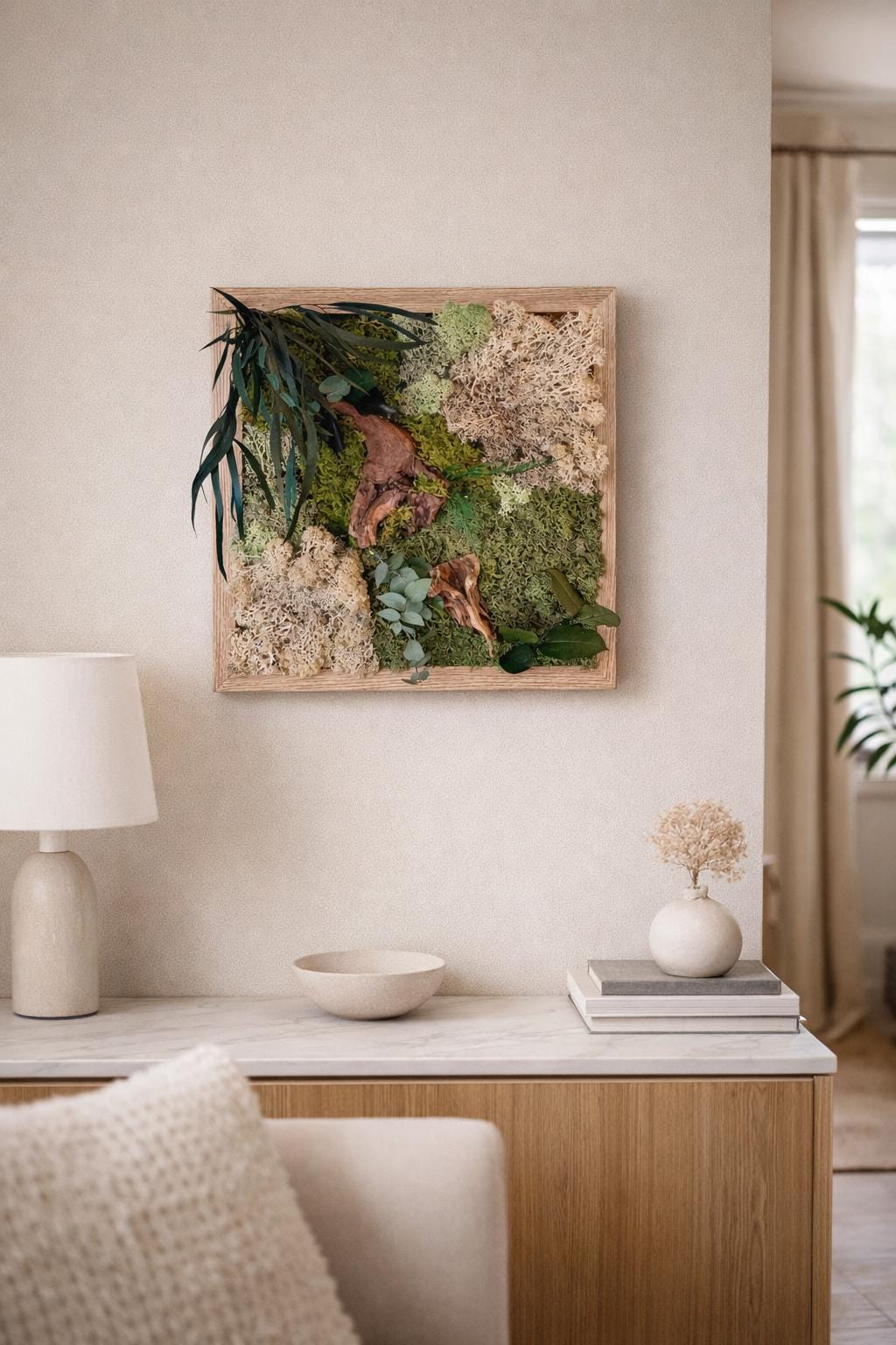 Cadre végétal mural en mousse stabilisée et bois flotté