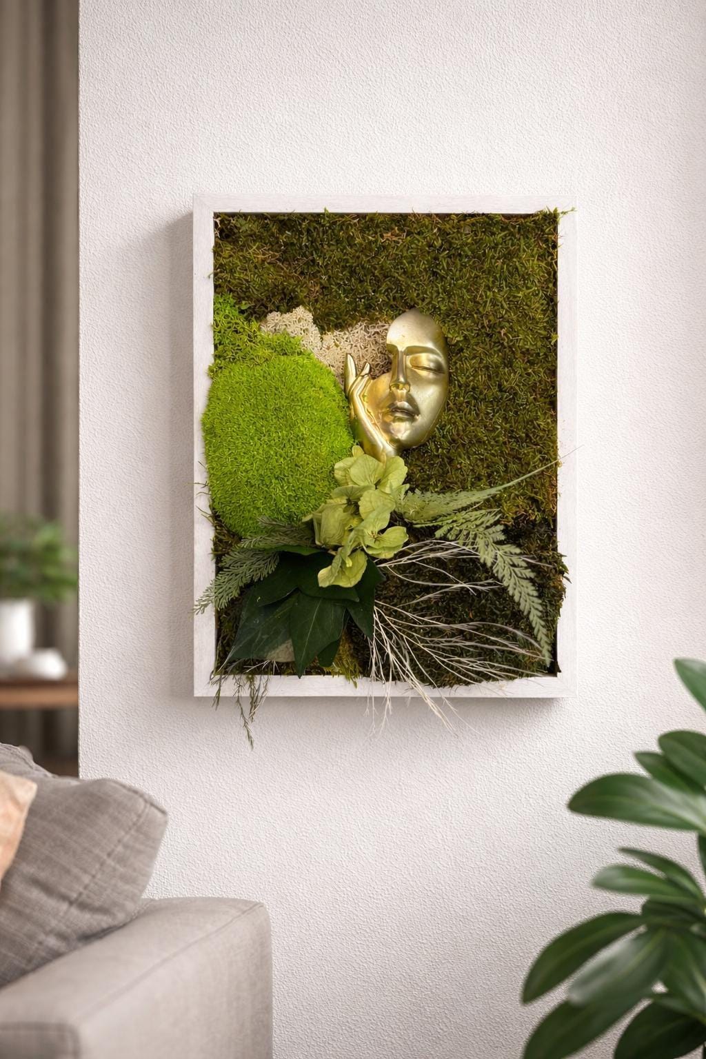 Cadre Végétal Stabilisé Visage Doré | Mousse Naturelle | Art Mural Zen