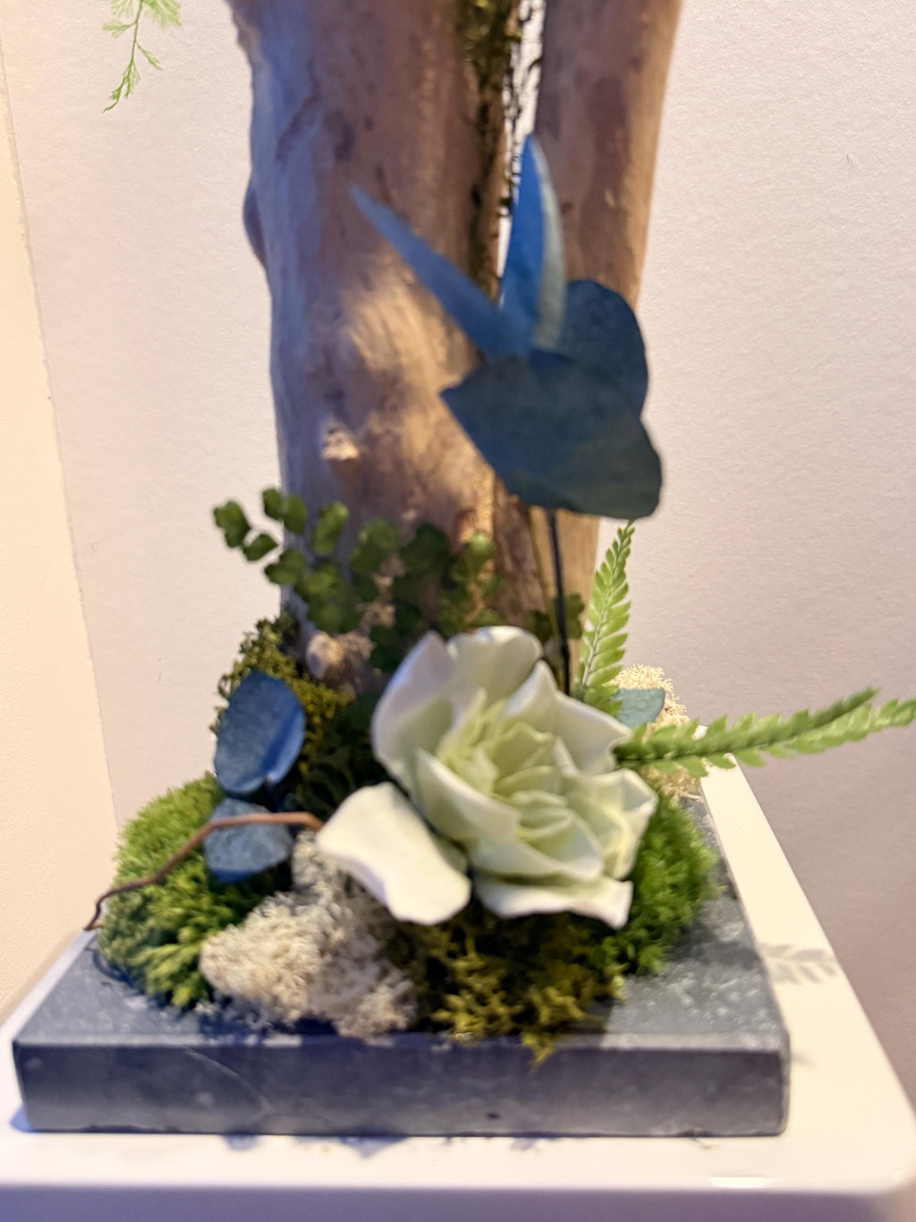 Décoration Végétale Bois Flotté | Gardénia & Eucalyptus Stabilisés | Centre de Table