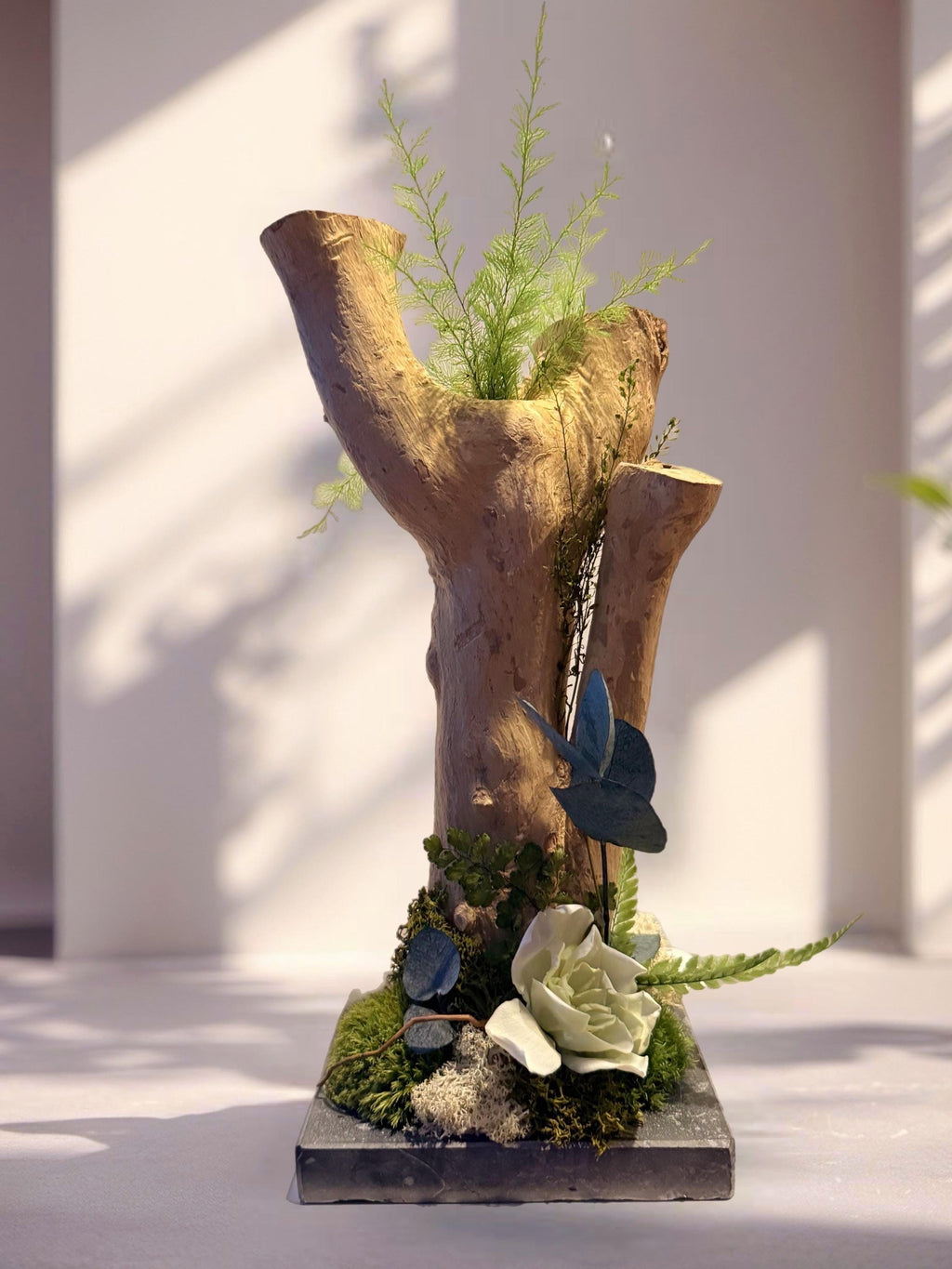 Décoration Végétale Bois Flotté | Gardénia & Eucalyptus Stabilisés | Centre de Table