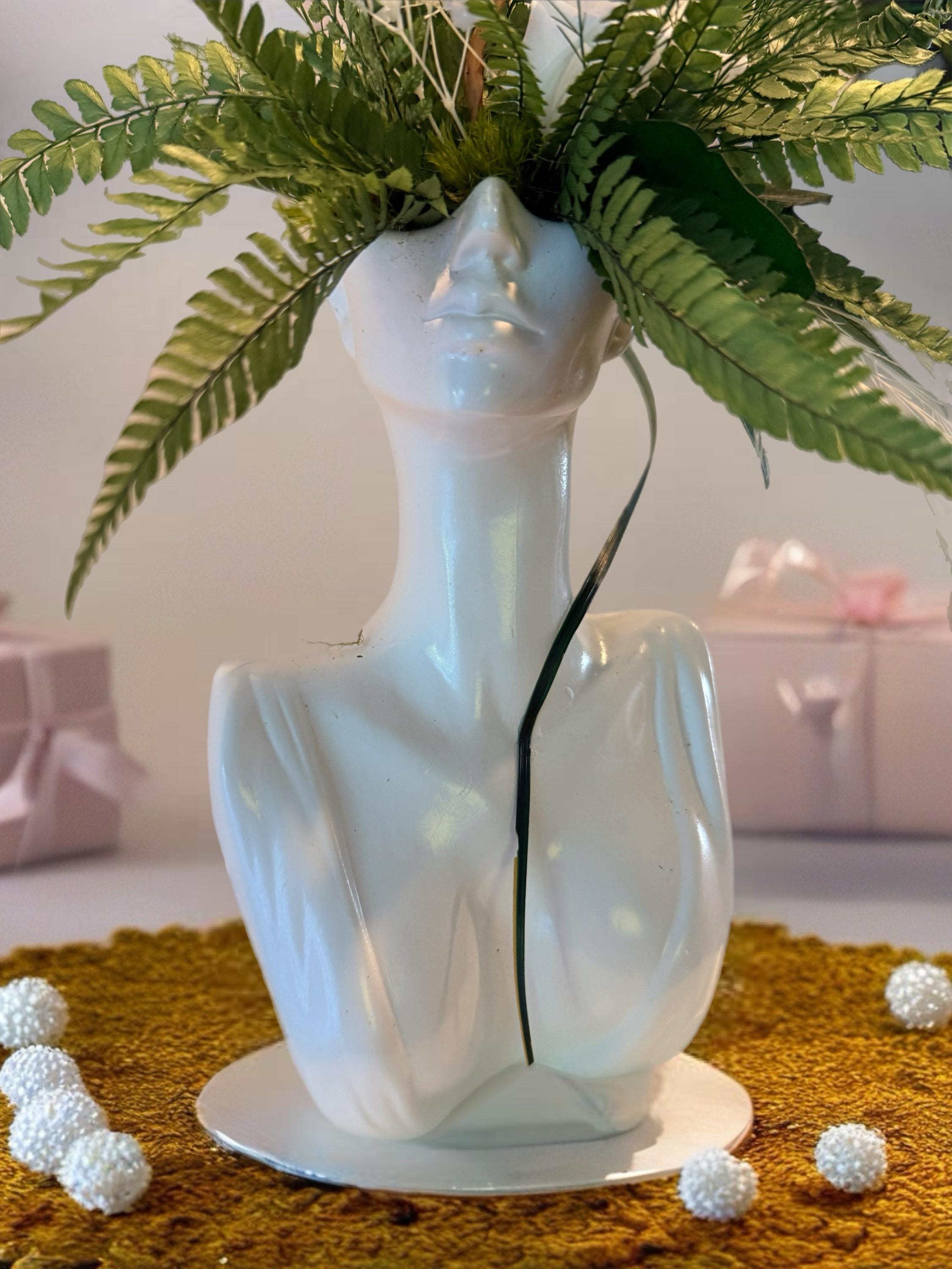 Buste Femme Végétal Stabilisé – Rose Éternelle Blanche & Fougères | Pièce Unique
