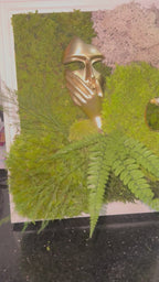 Visages de Nature – Tableau végétal stabilisé et visage doré